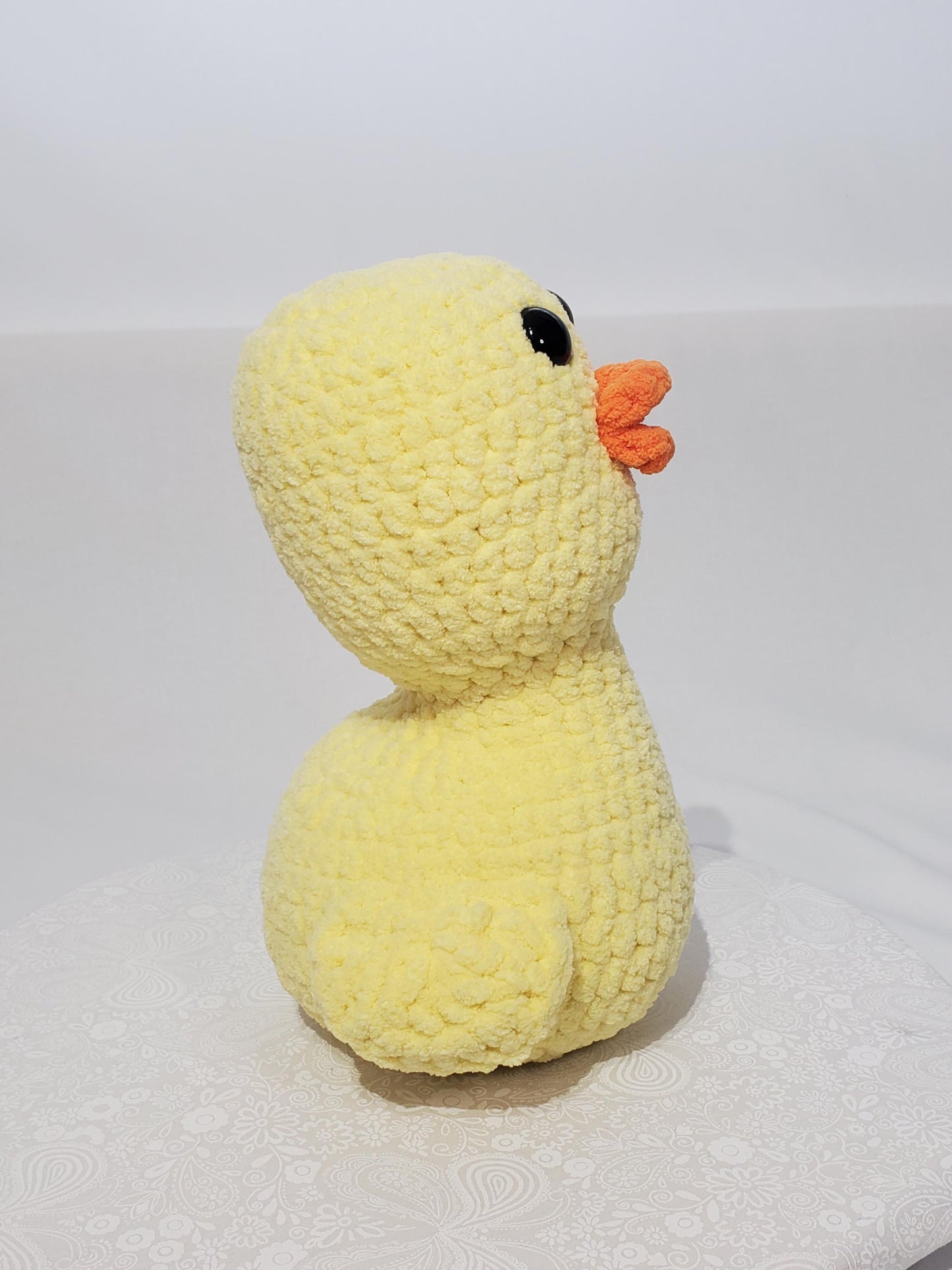 D1: Crochet duck / chick stuffed animal, made with soft blanket yarn (100% Polyester) and safety eyes