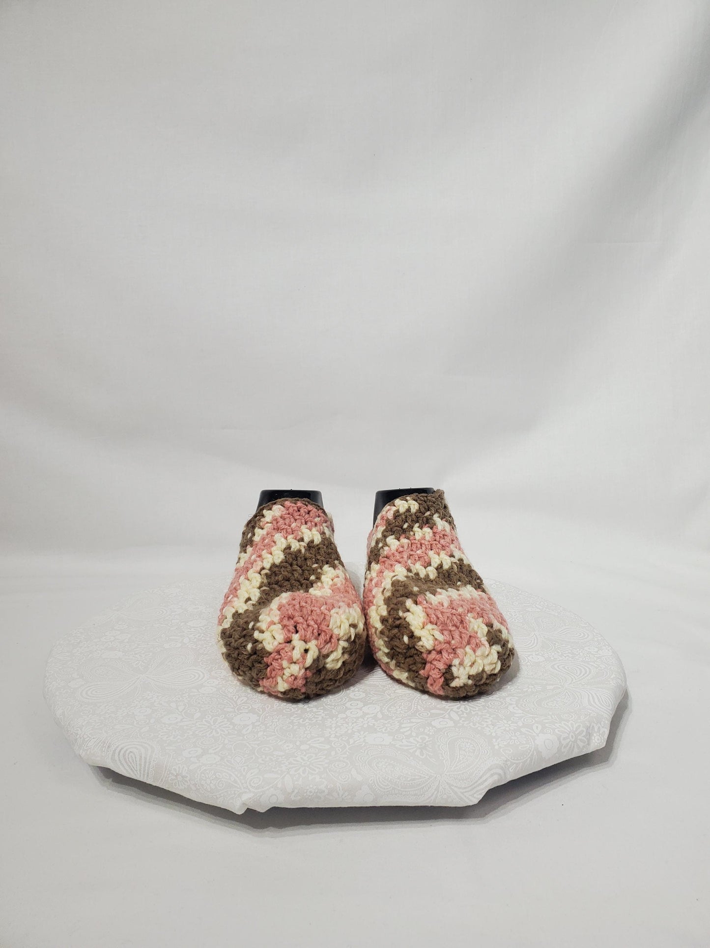 Crochet slippers, Brown pink and off white, Women's 9/10 - Men's 7/8