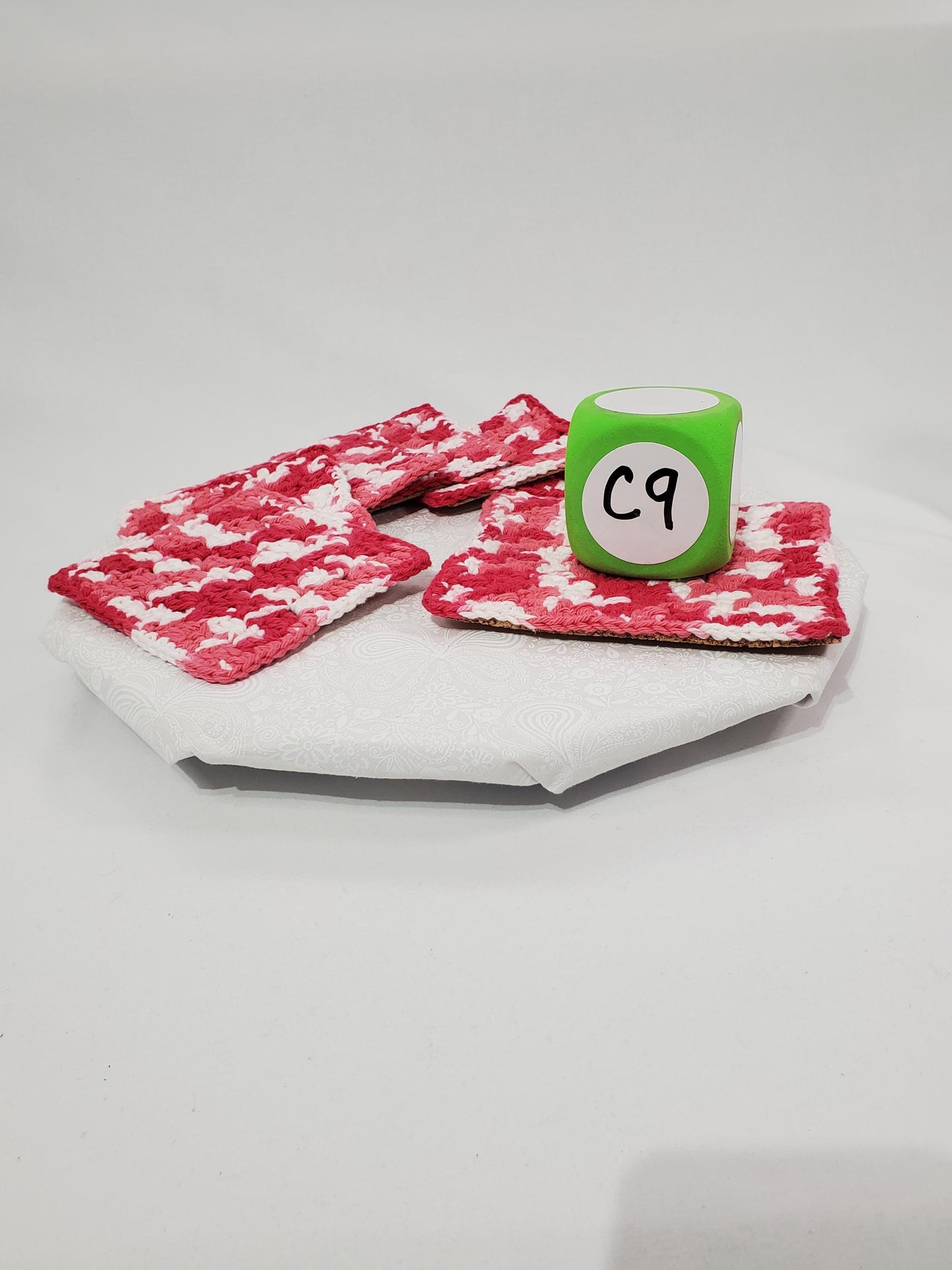 C9: Red & White Squared Coaster Set, cork backed, set of 6 plus 1 large coaster