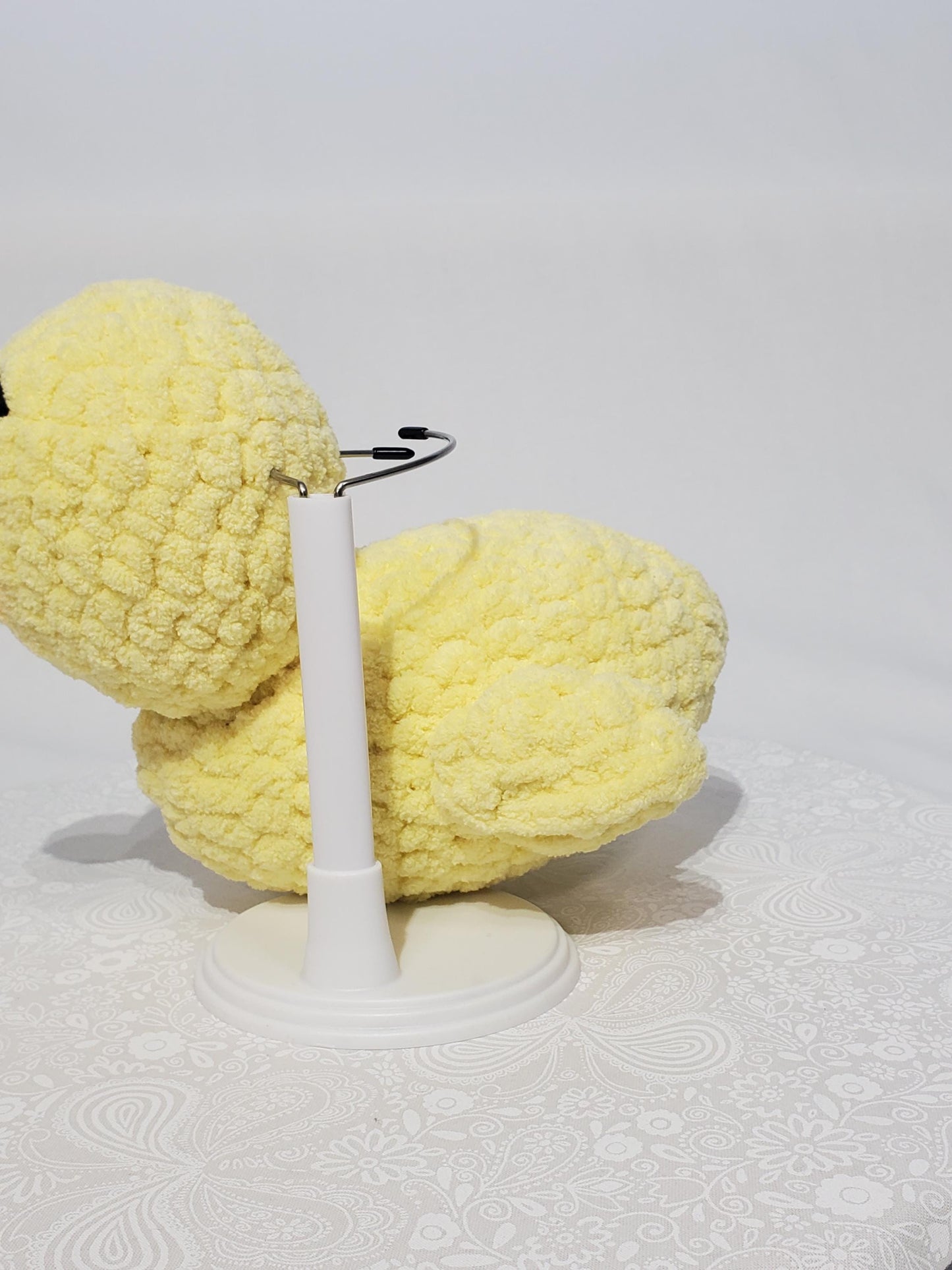 D6: Crochet stuffed animal duck, made with soft blanket yarn (100% polyester) and safety eyes
