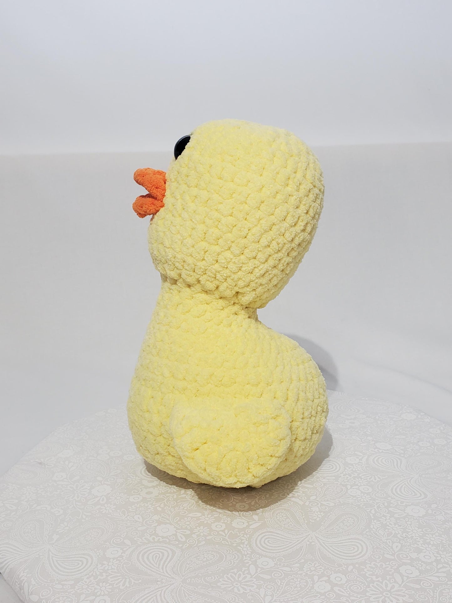 D1: Crochet duck / chick stuffed animal, made with soft blanket yarn (100% Polyester) and safety eyes