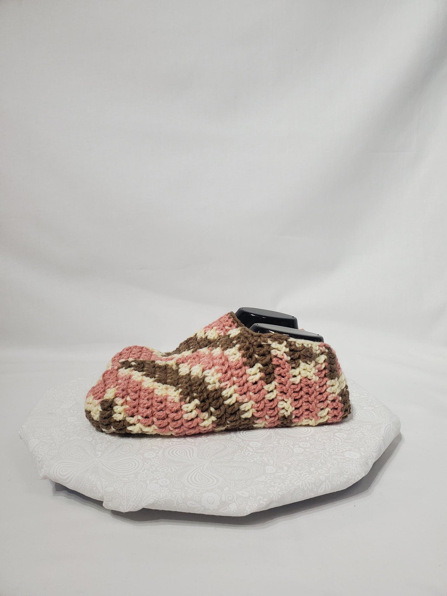Crochet slippers, Brown pink and off white, Women's 9/10 - Men's 7/8