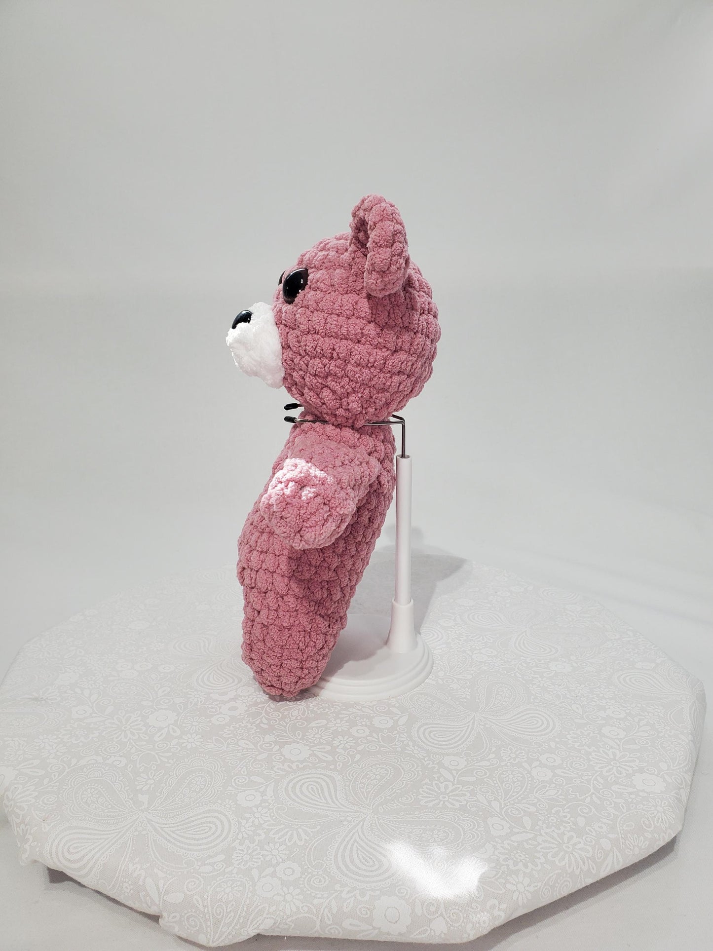 T3: Crochet teddy bear, mauve / pink, made with soft blanket yarn (100% polyester) and safety eyes, approx 9 in tall