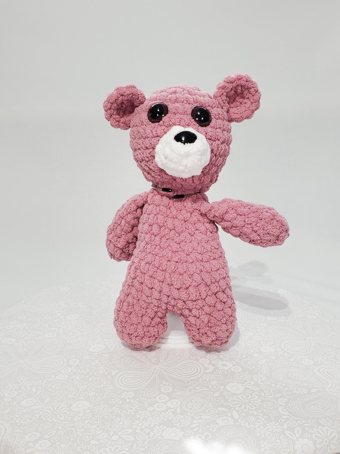 T3: Crochet teddy bear, mauve / pink, made with soft blanket yarn (100% polyester) and safety eyes, approx 9 in tall