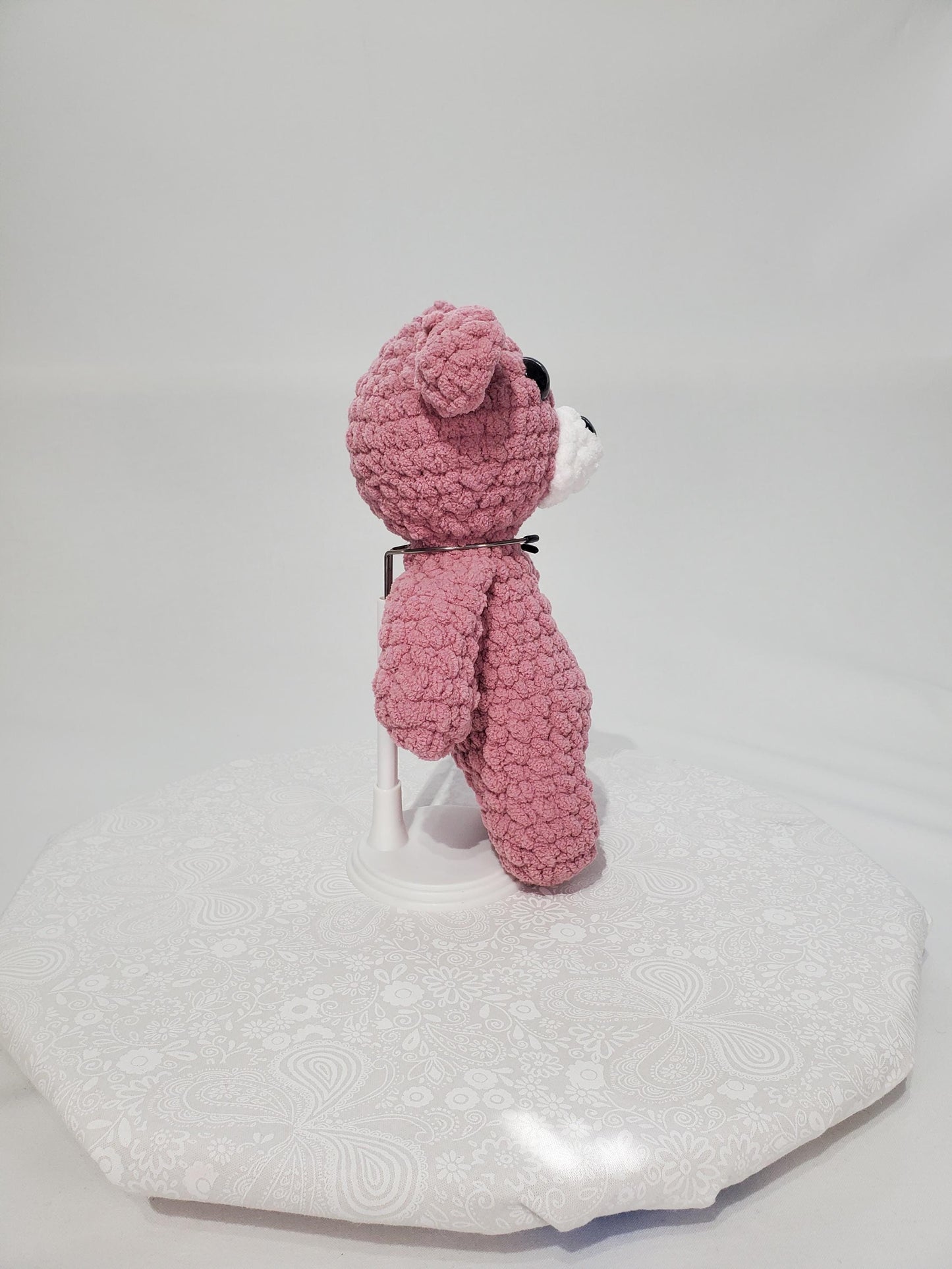 T3: Crochet teddy bear, mauve / pink, made with soft blanket yarn (100% polyester) and safety eyes, approx 9 in tall