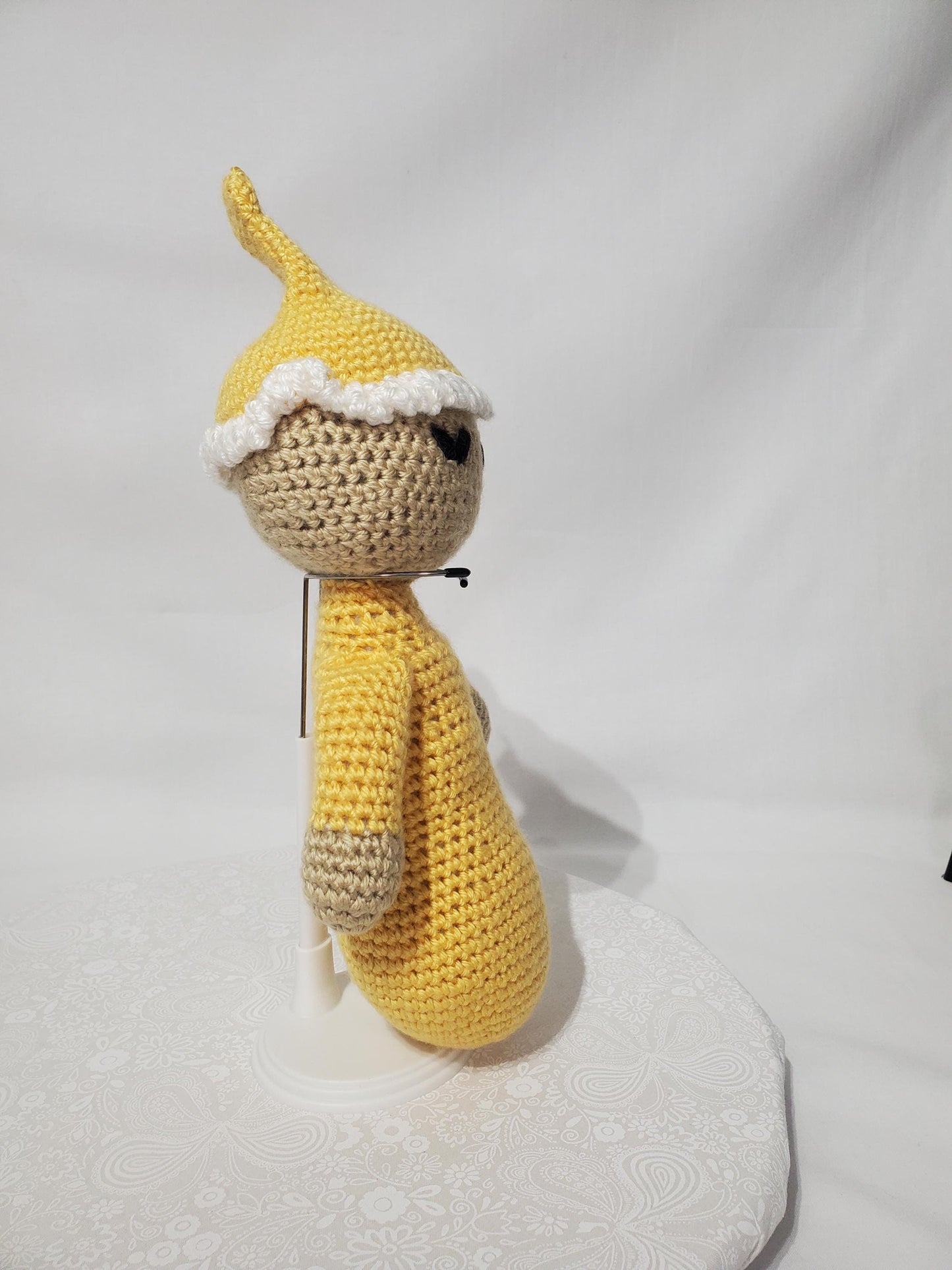 T28: Crochet Sleepy Doll, made with 100% acrylic yarn, approx. 10 in tall