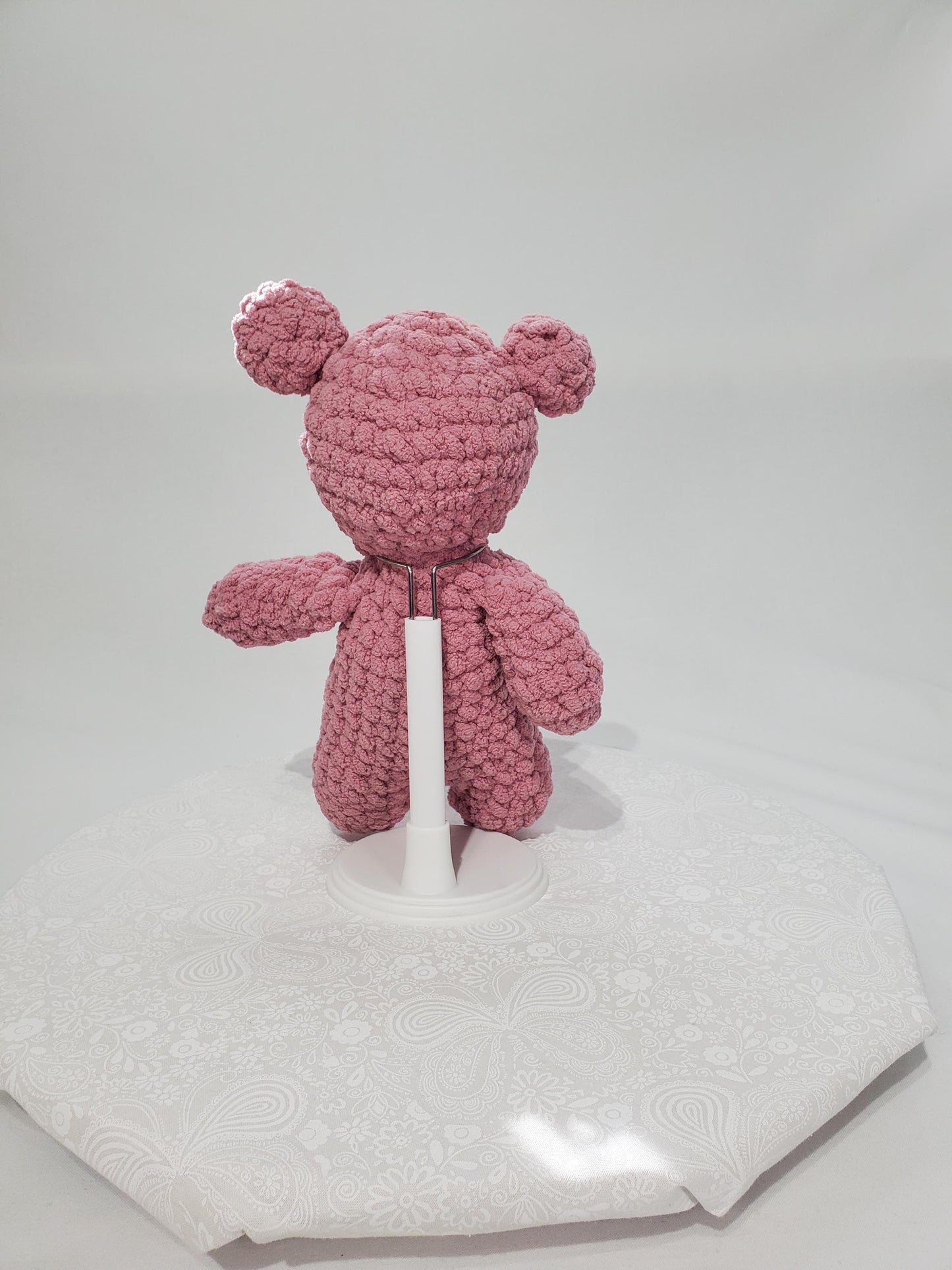 T3: Crochet teddy bear, mauve / pink, made with soft blanket yarn (100% polyester) and safety eyes, approx 9 in tall