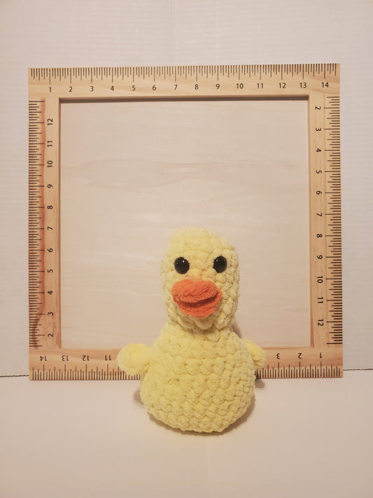 D5: Crochet stuffed animal chick /duck yellow, made with soft blanket yarn (100% Polyester) and safety eyes